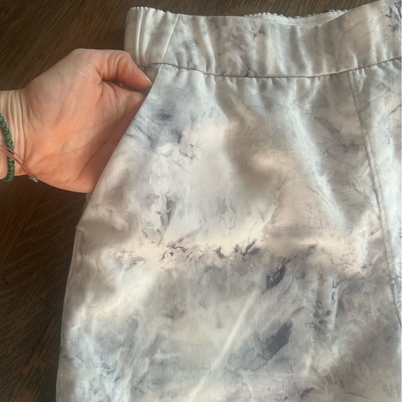 Lululemon Flat-Front Relaxed Short 4.5" Aquila Rhino Grey Multi Sz 4 NWOT - Picture 9 of 15